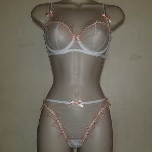 Agent Provocateur Maybelle bra size 34B and thong white with peach daisies NWT